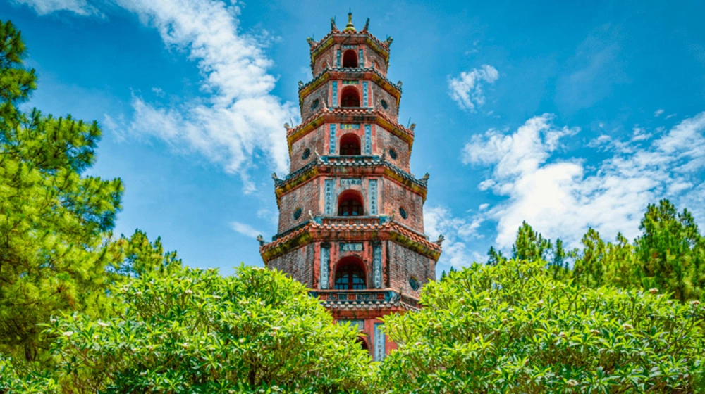 Chùa Thiên Mụ - Địa Điểm Tâm Linh Nổi Tiếng Của Huế