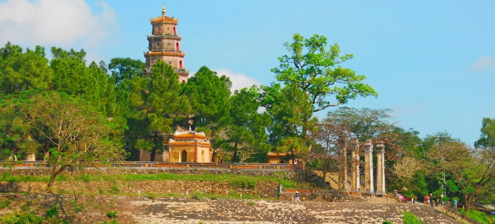 Tầm Quan Trọng Văn Hóa Và Tâm Linh Của Chùa Thiên Mụ