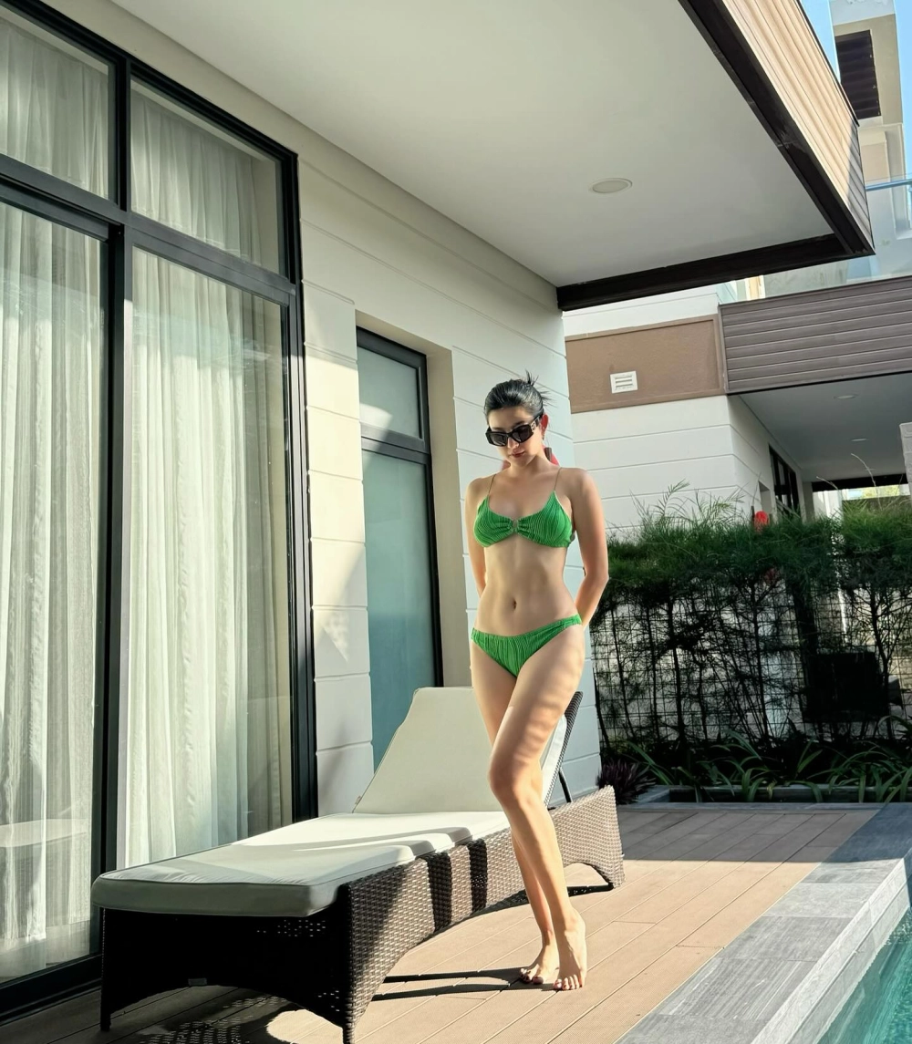 Ảnh gái xinh ngực to mặc bikini thân hình bốc lửa cuốn hút mãnh liệt