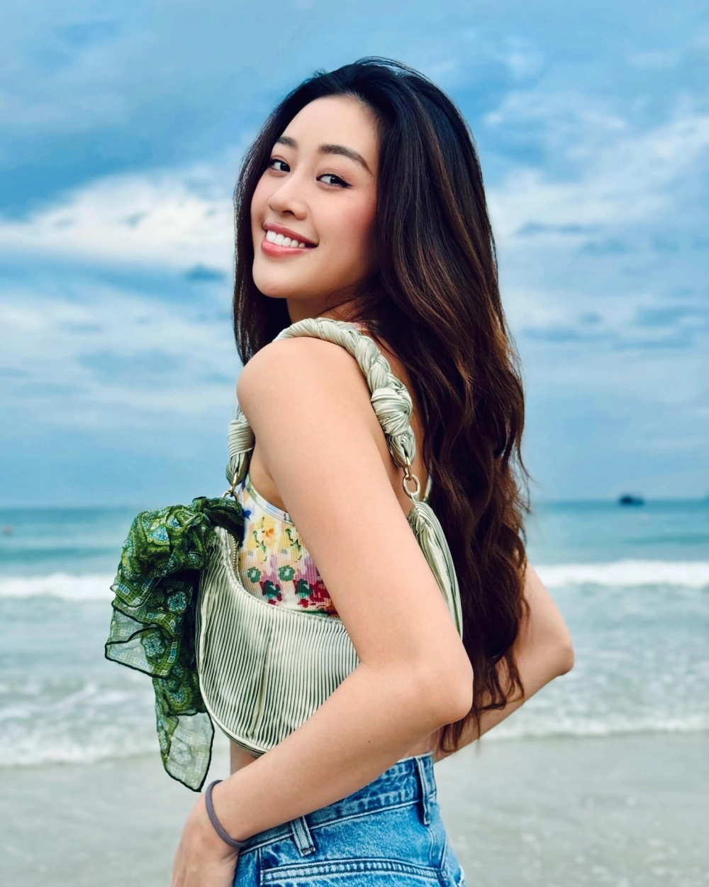 Ảnh gái mặc bikini đi ngủ vẻ đẹp gợi cảm với đường cong hoàn mỹ