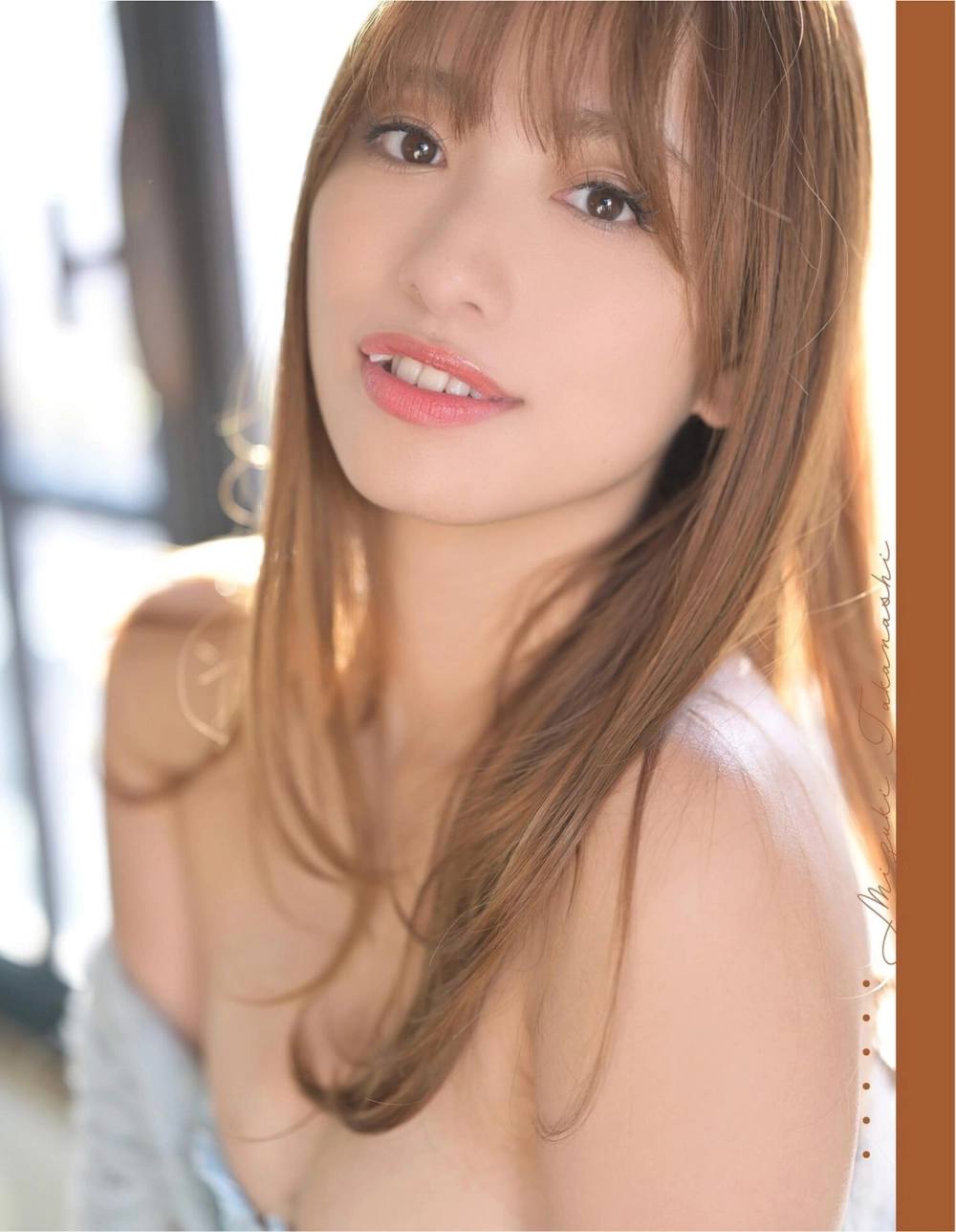 Ảnh gái xinh khoe vú đẹp vẻ đẹp tinh tế gợi cảm đầy sức hút