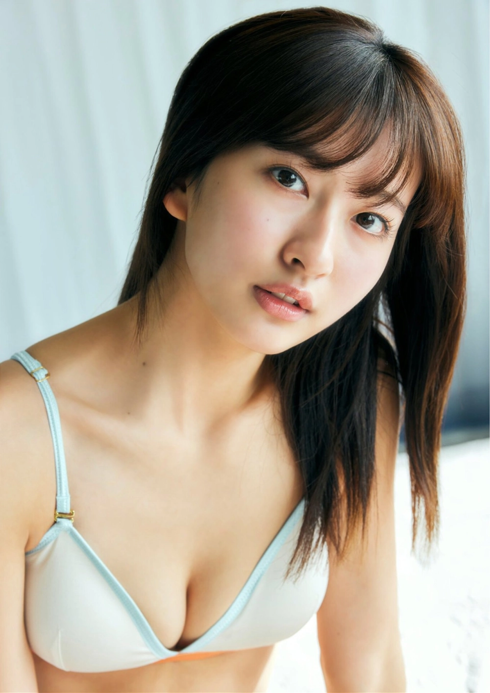 Ảnh gái khoe vú to mang nét đẹp táo bạo sexy đầy cuốn hút.