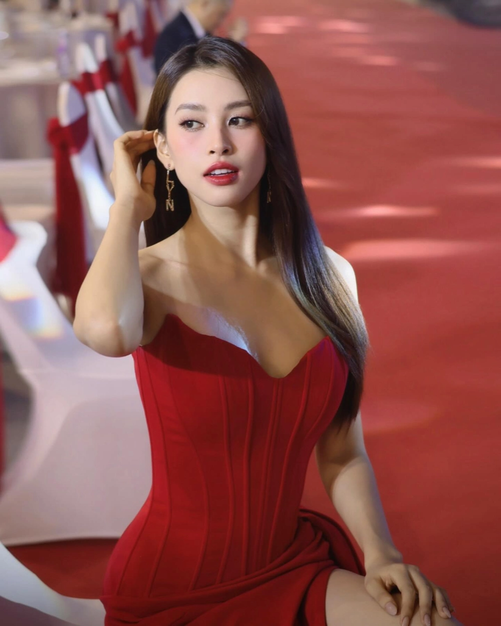 Ảnh gái xinh bóp vú mang nét đẹp gợi cảm táo bạo đầy sức hấp dẫn.