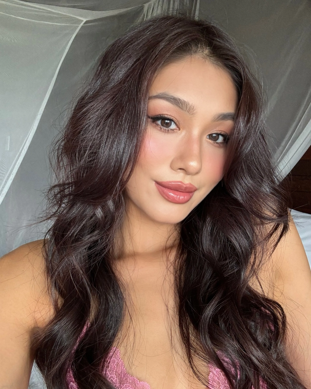 Ảnh gái xinh vú to thể hiện nét đẹp sexy bốc lửa đầy sức hấp dẫn.