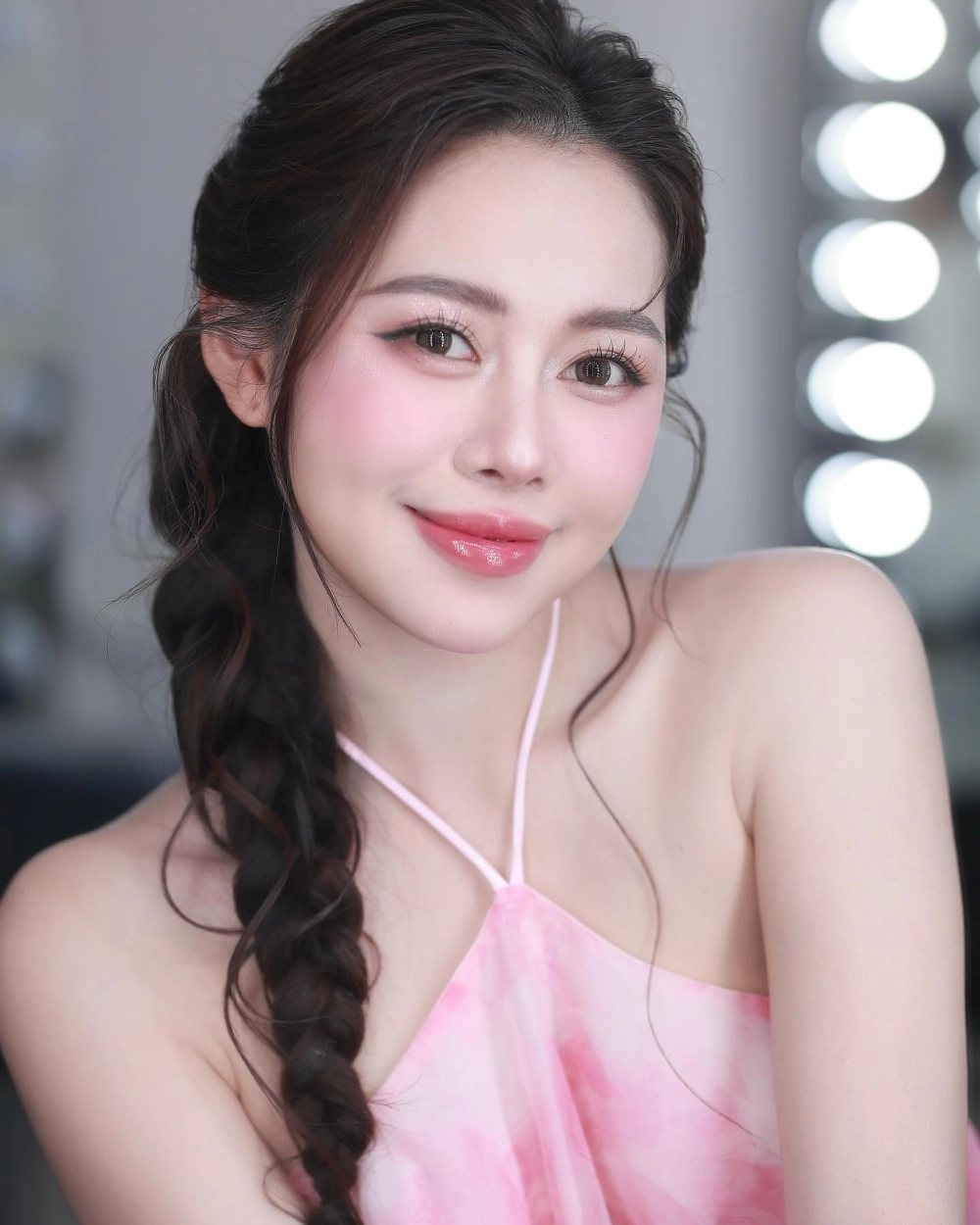 Ảnh gái đẹp vú to toát lên vẻ đẹp sexy quyến rũ đầy sức hấp dẫn.