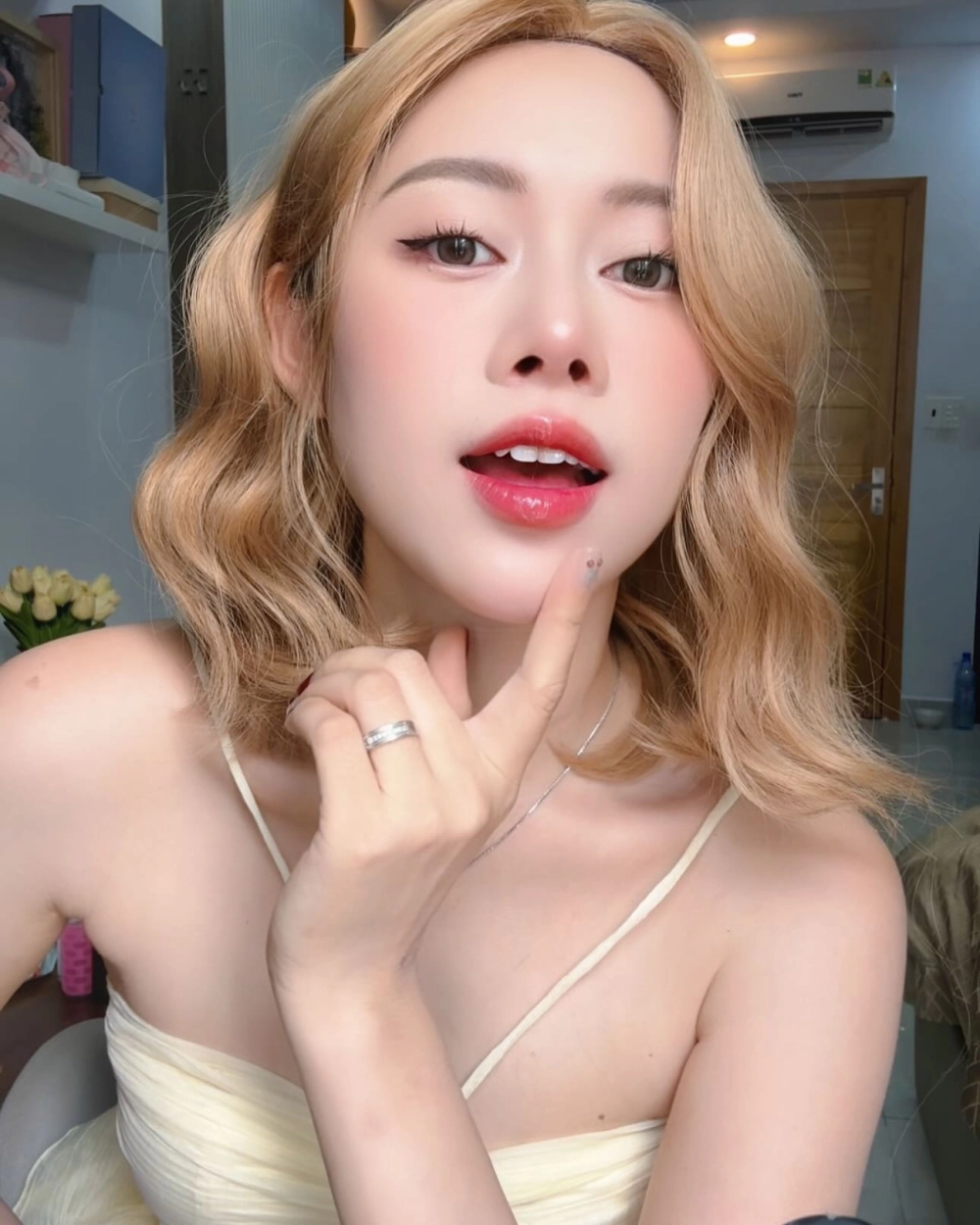 Ảnh gái xinh vú to sex mang nét đẹp gợi cảm bốc lửa đầy cuốn hút.