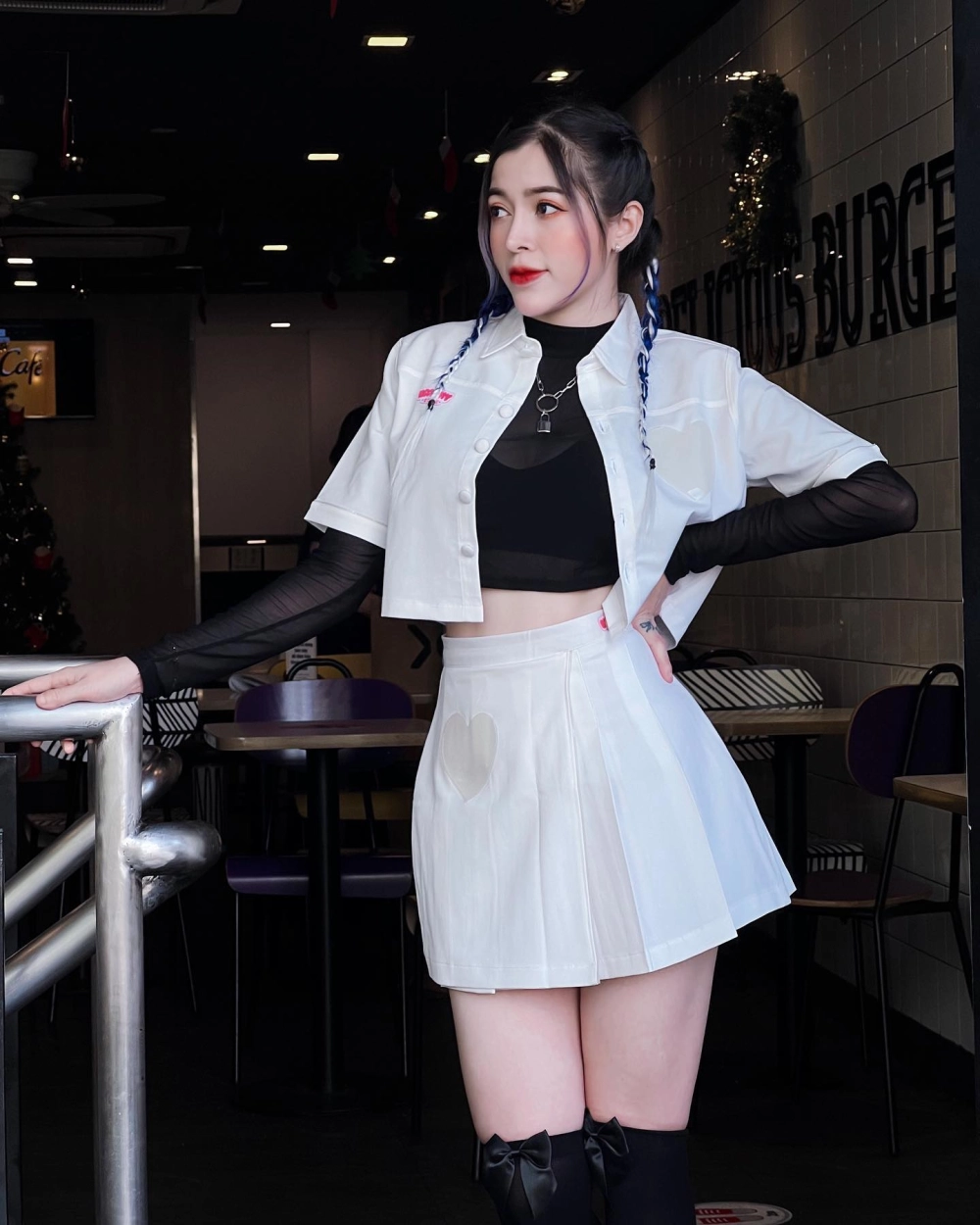 Ảnh vú gái ko che mang nét đẹp táo bạo sexy đầy sức hút ánh nhìn.