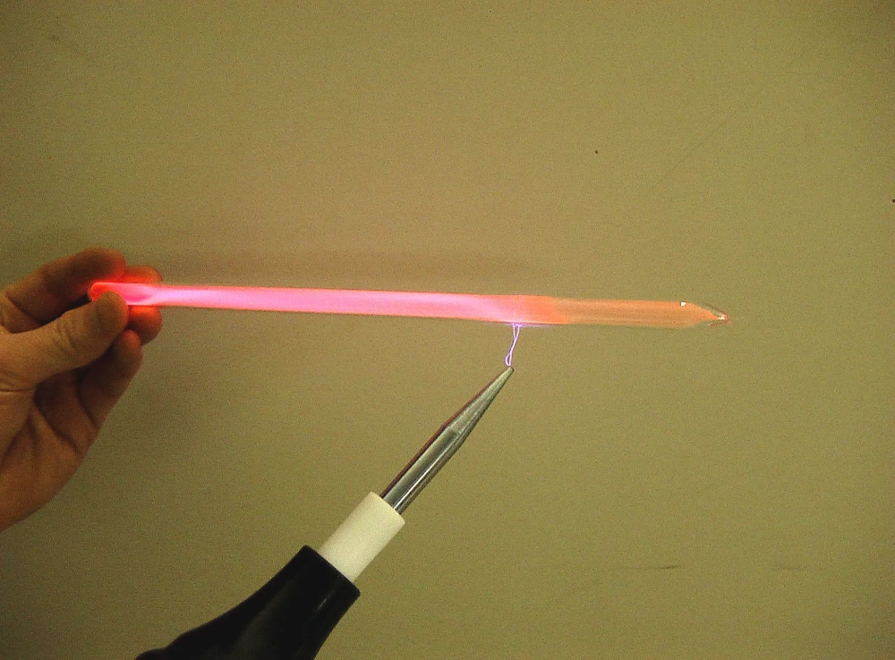 Ứng dụng khí Neon trong biển hiệu quảng cáo rực rỡ