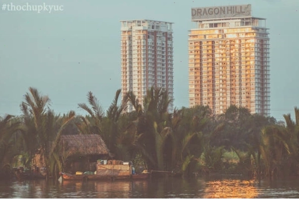 Bình minh và sương khói bảng lảng trên hồ Ba Bể