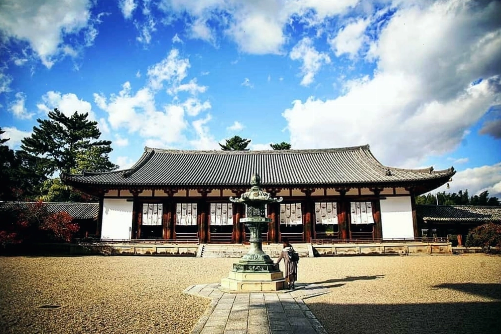 Cảnh quan thành phố Osaka về đêm lung linh ánh đèn
