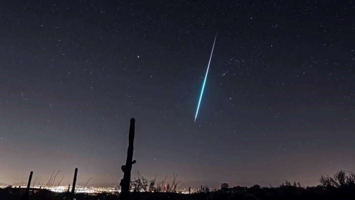 Cảnh tượng mưa sao băng Geminids ngoạn mục