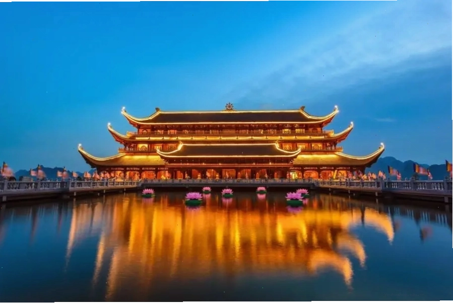 Chùa Tam Chúc về đêm lung linh huyền ảo