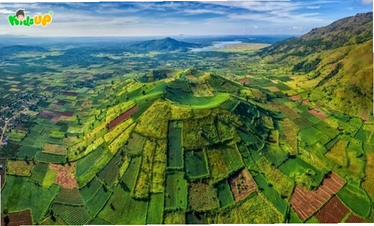 Địa hình núi lửa dạng khiên ở Tây Nguyên