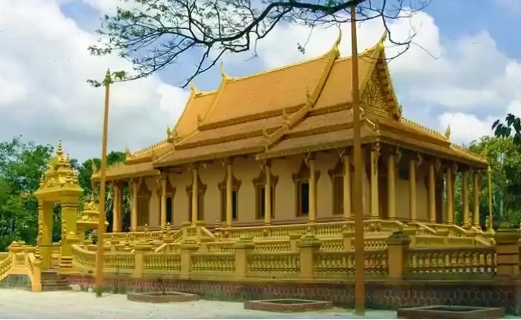 Hiện vật trưng bày tại Bảo tàng Khmer tỉnh Sóc Trăng