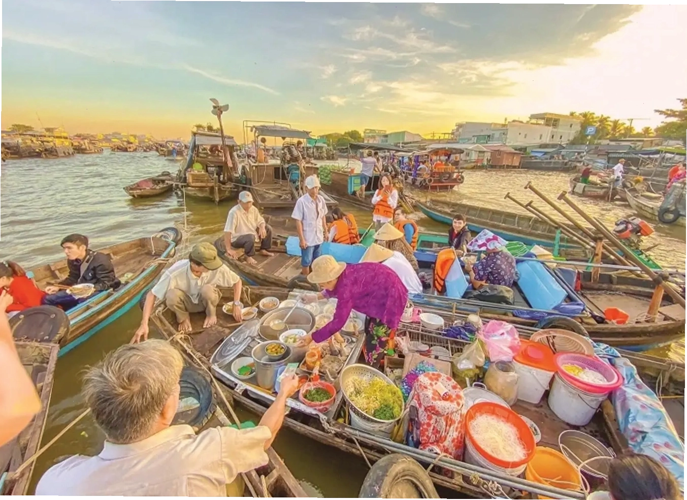 Hoạt động nhộn nhịp tại Chợ nổi Cái Răng