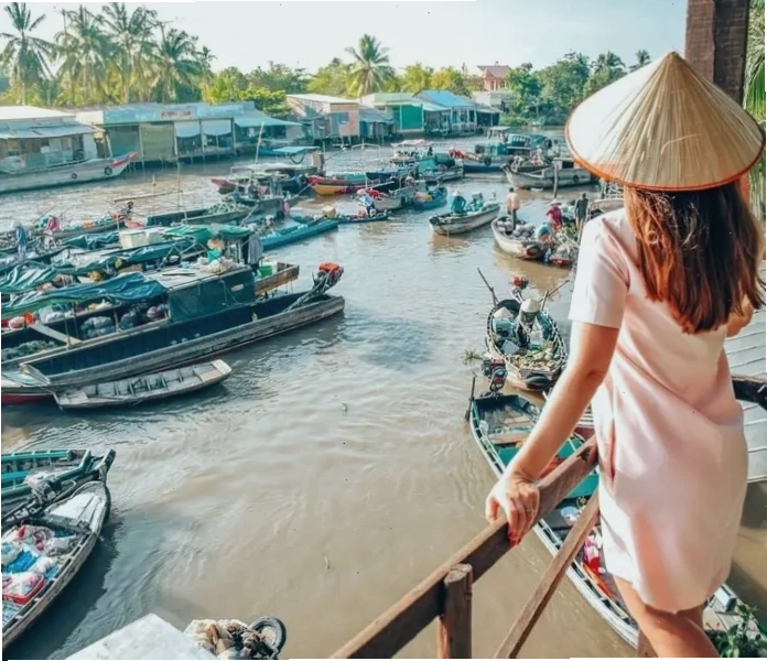 Không khí tấp nập tại Chợ nổi Cái Bè