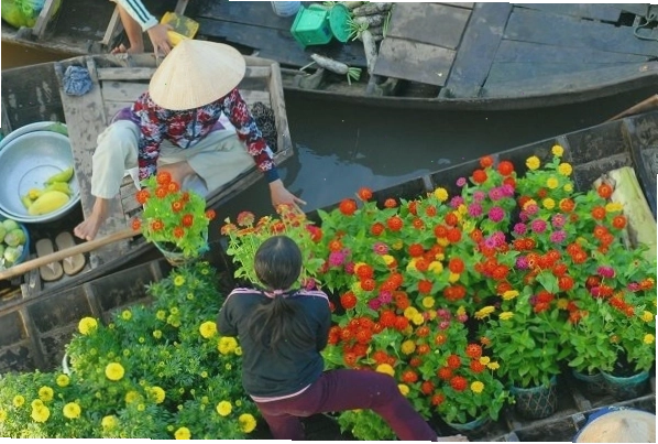 Không khí Tết tại chợ nổi