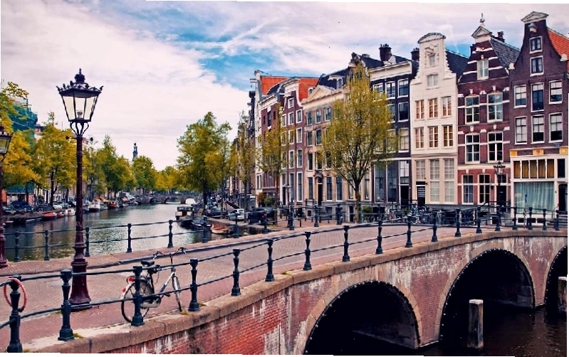 Khu nhà kho Speicherstadt với hệ thống kênh rạch và cầu cống tại Hamburg, Đức