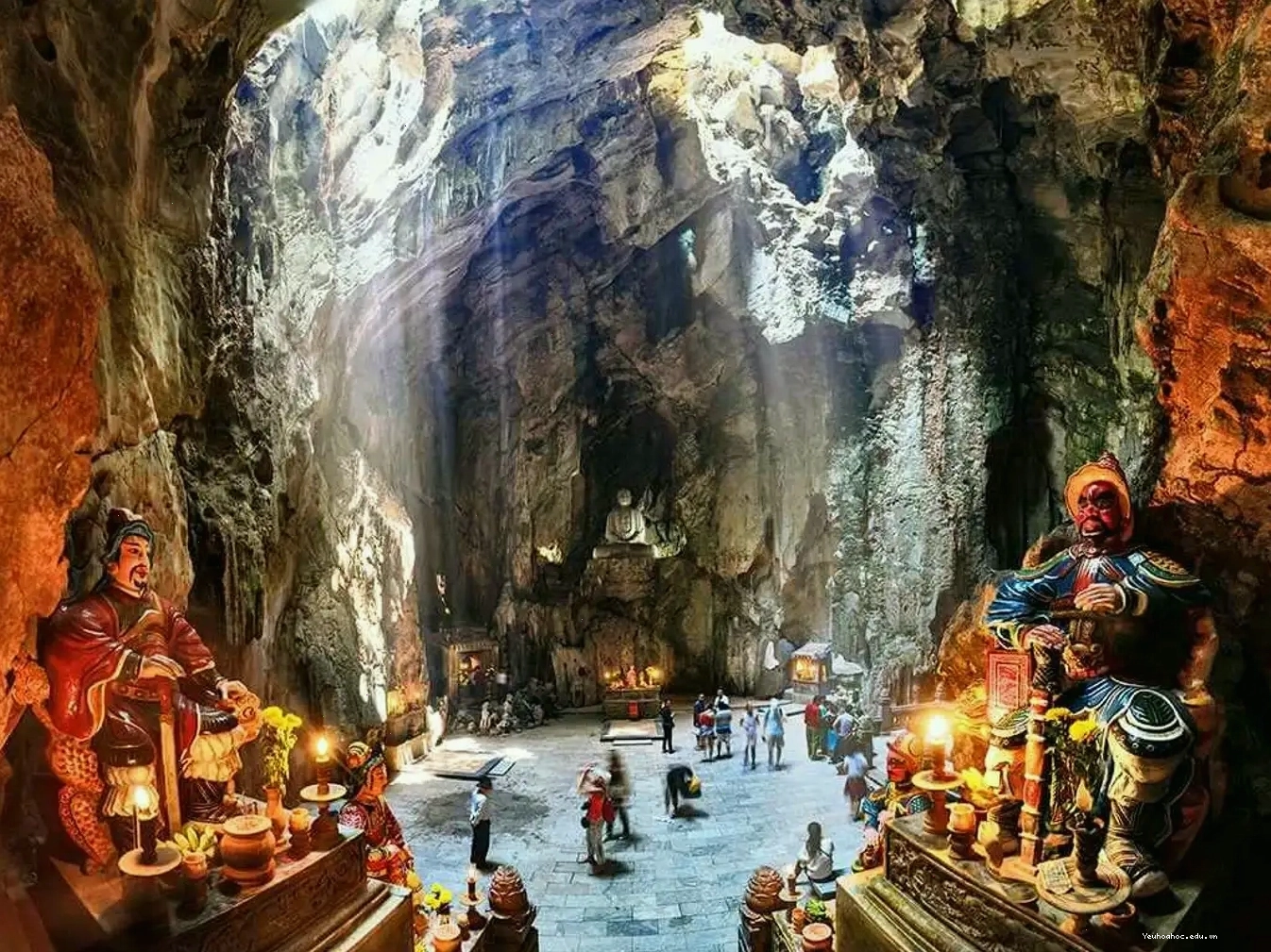 Ngũ Hành Sơn với kiến trúc cổ kính và phong cảnh hùng vĩ