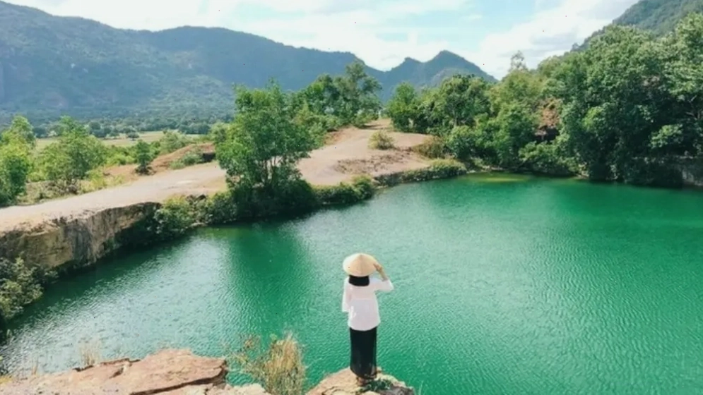 Sắc xanh thơ mộng của hồ Soài So