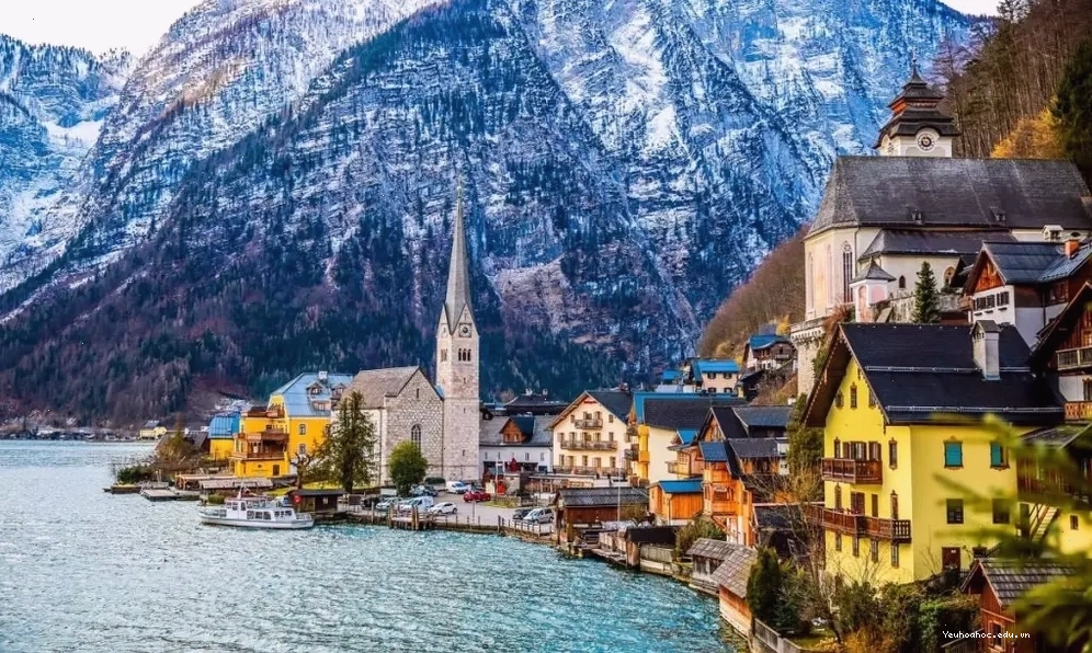 Thị trấn Hallstatt Áo bên hồ nước thơ mộng