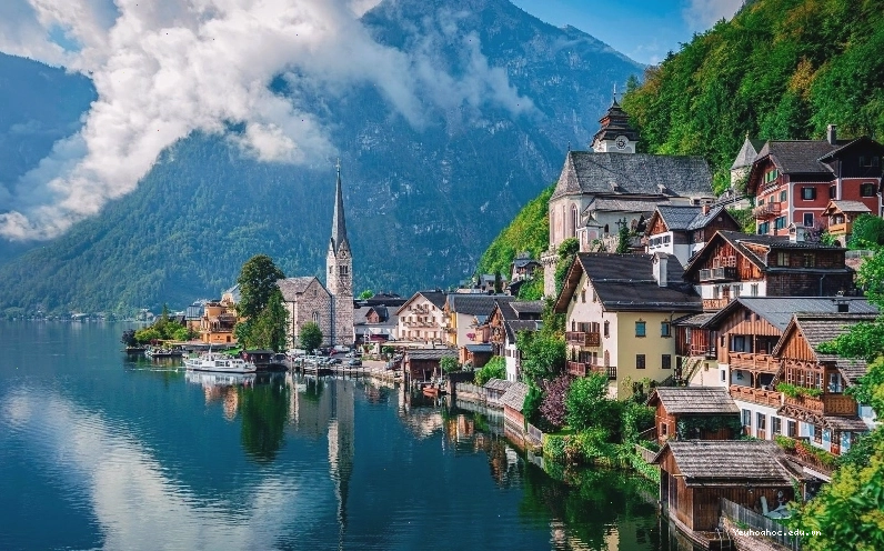 Toàn cảnh ngôi làng Hallstatt cổ kính bình yên bên hồ nước xanh biếc