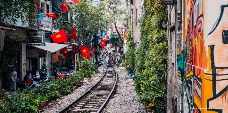 Vẻ đẹp trầm mặc của một góc phố cổ Hà Nội trong nắng chiều