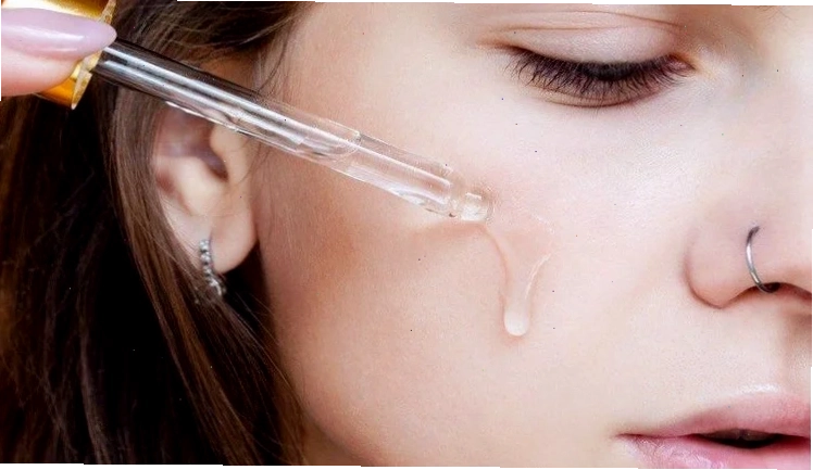 Kem dưỡng ẩm và serum chứa Axit Hyaluronic
