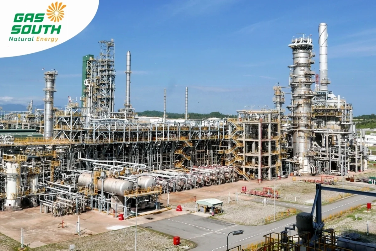 Nhà máy lọc dầu hiện đại chế biến dầu thô